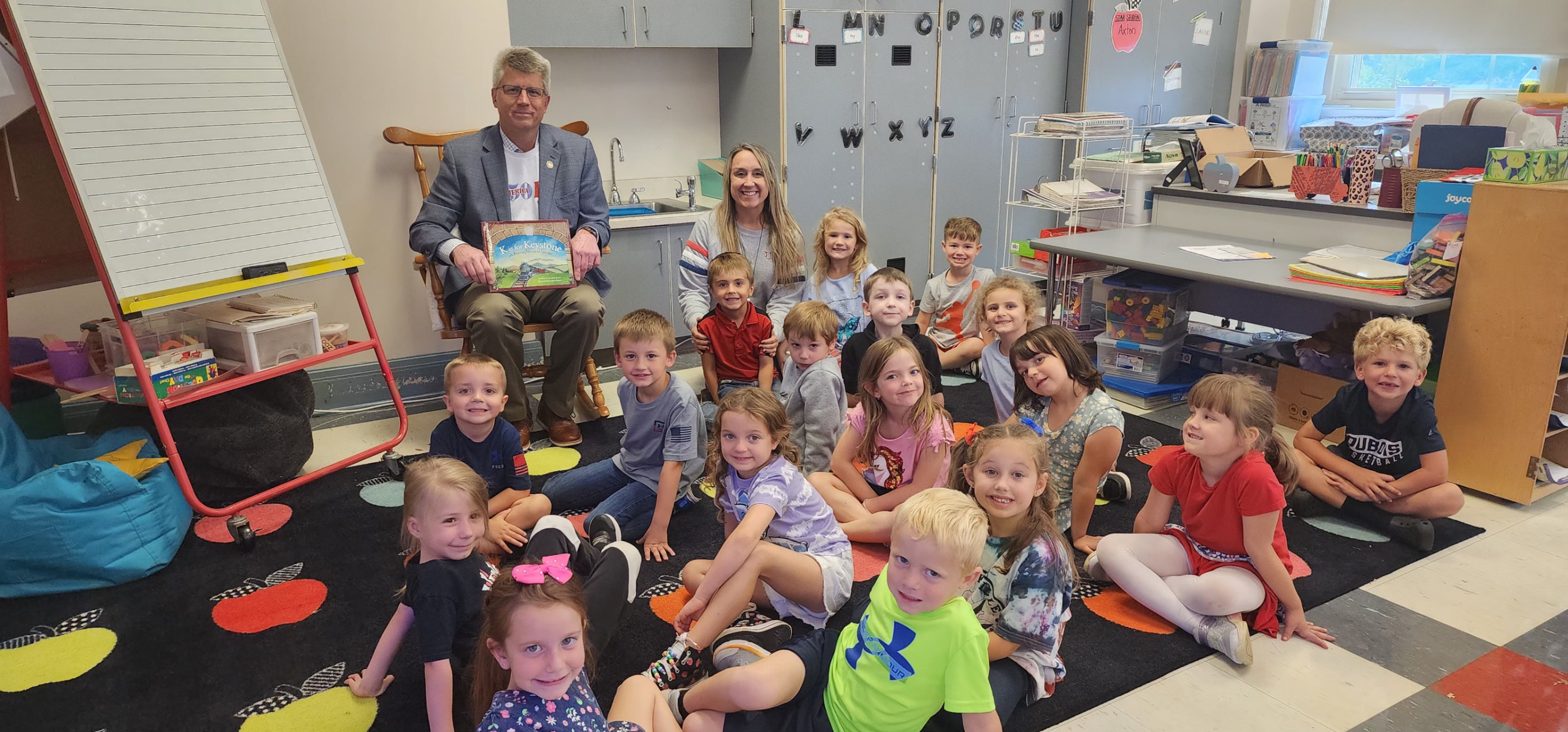 State Rep Brian Smith reads for students in Mrs. Goddard's classroom